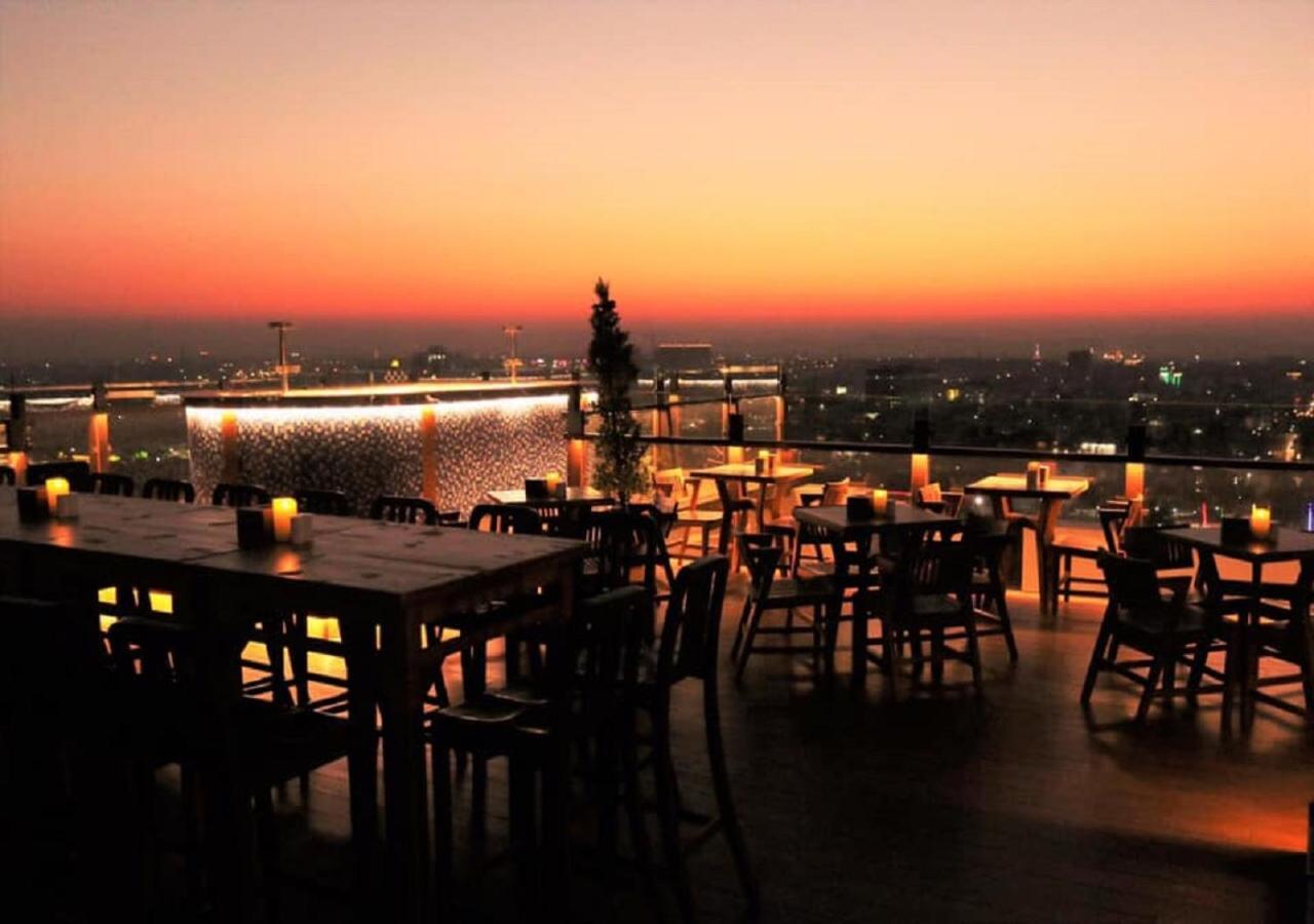 Ritz Grand Hotel Мандалай Екстер'єр фото