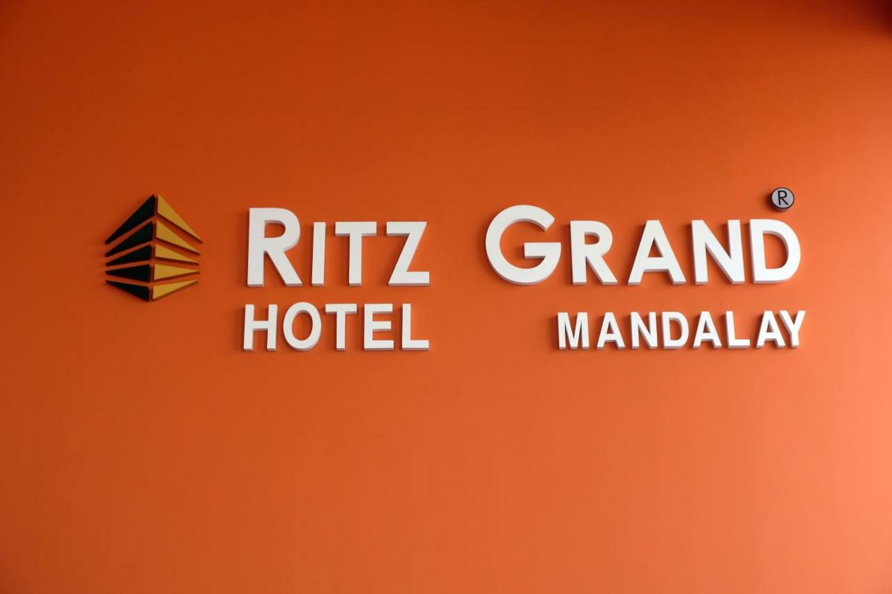 Ritz Grand Hotel Мандалай Екстер'єр фото