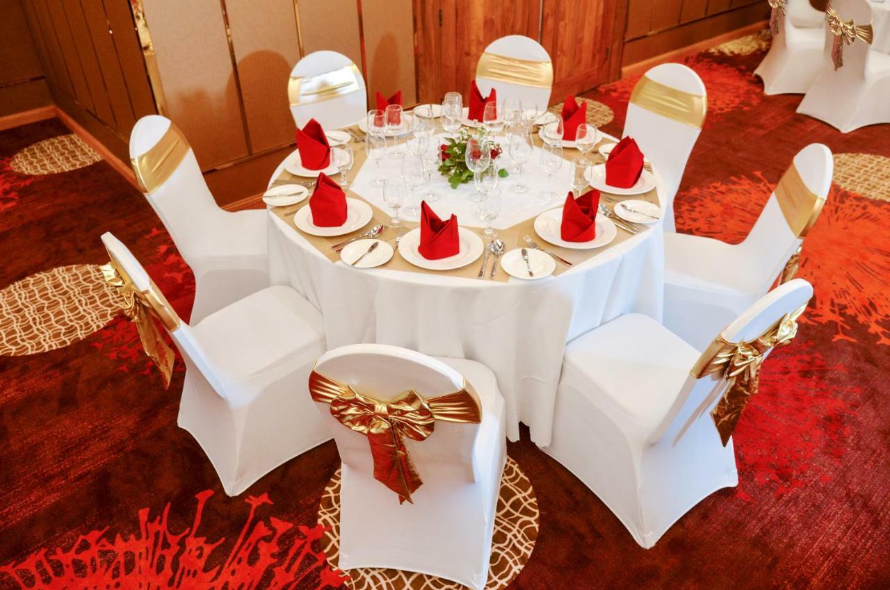 Ritz Grand Hotel Мандалай Екстер'єр фото